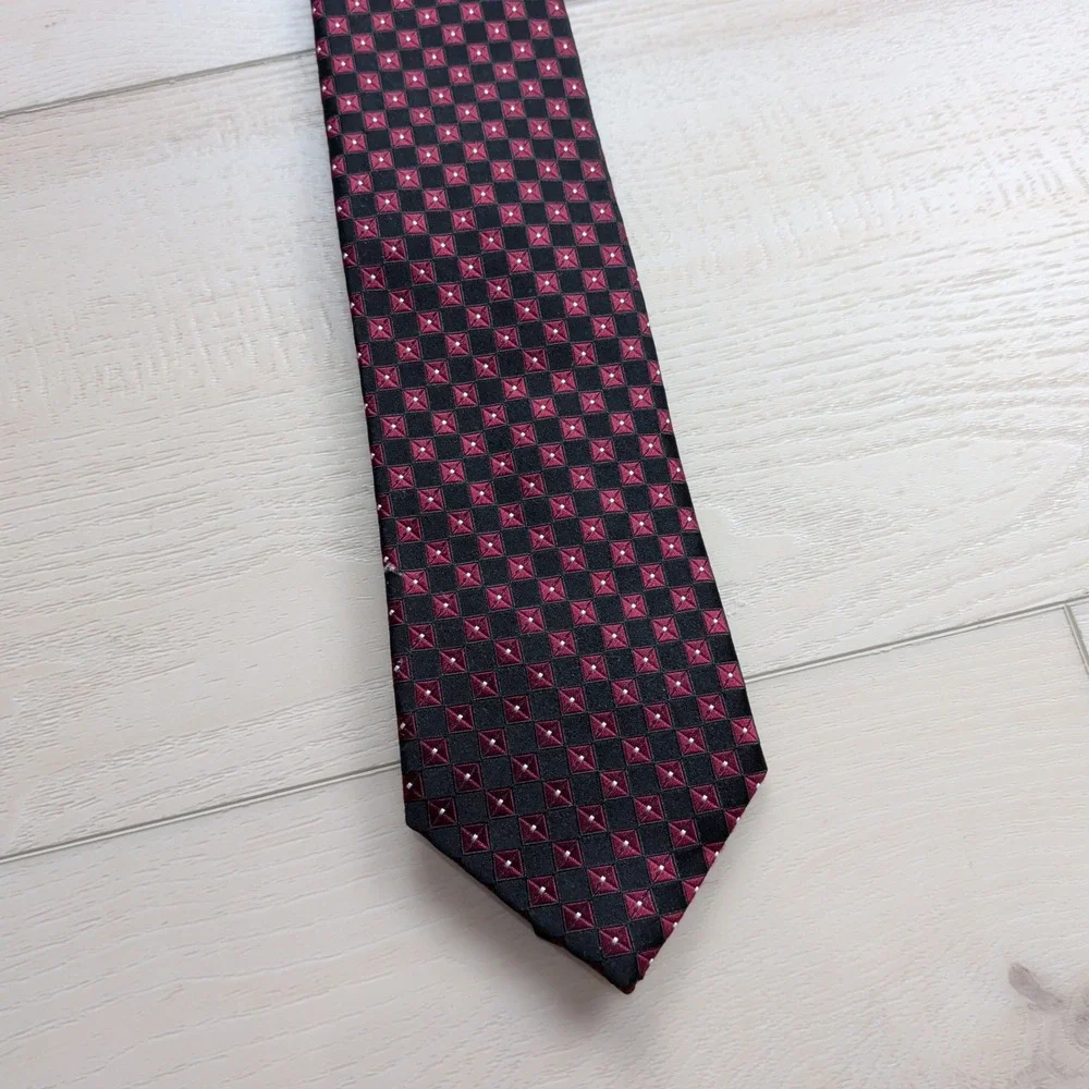 Donald J Trump Signature Collection Silk Tie Black Red Geometric Hand Made